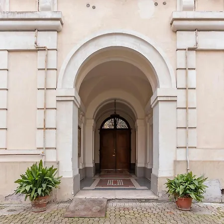 Pictadomus-albus, Metro Furio Camillo Apartment *