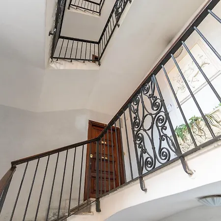 Apartment Pictadomus-albus, Metro Furio Camillo