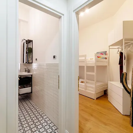 Pictadomus-albus, Metro Furio Camillo Rome