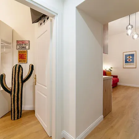 Pictadomus-albus, Metro Furio Camillo * Rome