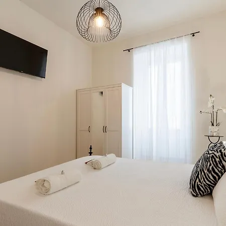 Pictadomus-albus, Metro Furio Camillo Apartment