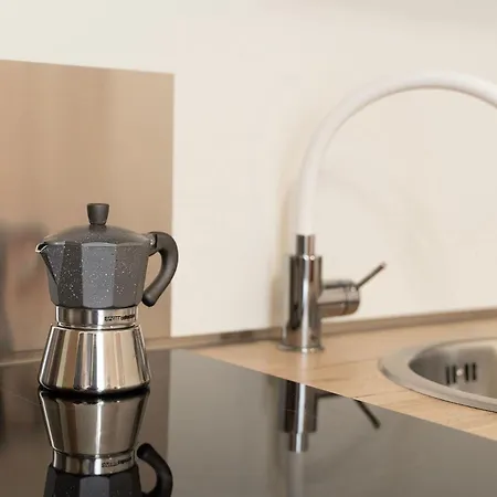 Pictadomus-albus, Metro Furio Camillo * Rome