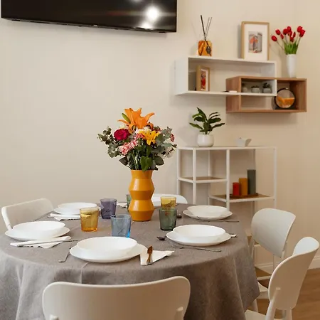 Pictadomus-albus, Metro Furio Camillo Rome